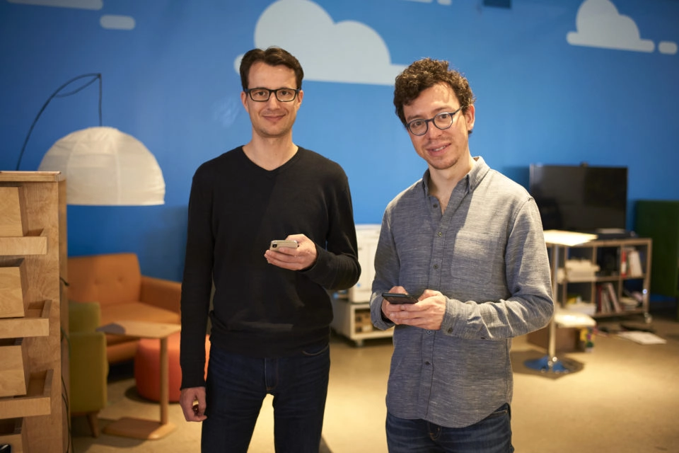 Severin Hacker and Luis von Ahn 960x640 1 Learn Spanish, German, French, Italian, Chinese and Other Languages ​​for Free on Your Mobile with the Duolingo App 2021, android, App, Apple Store, Chinese, duolingo, Duolingo language certificate, Duolingo Plus, Eğitim, English, Free, French, German, Google Play, Italian, language, Learn Language, Linkedin, Russia, Spanish